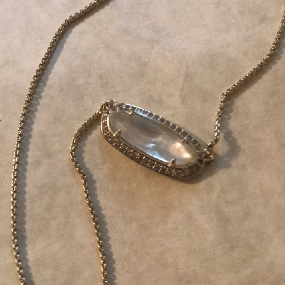Kendra Scott necklace